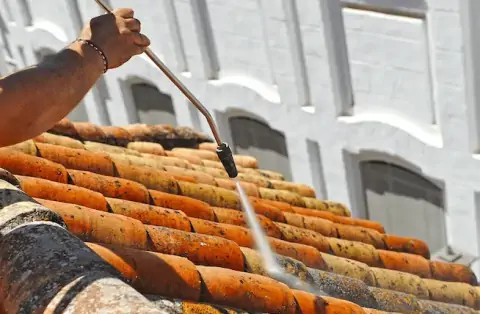 Démoussage de toiture à Virson